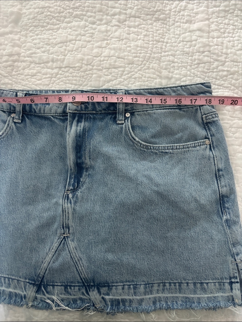 Evereve PAIGE size 32 (Women’s 14) Denim Mini Skirt, Light Wash with Frayed Hem - Picture 9 of 10